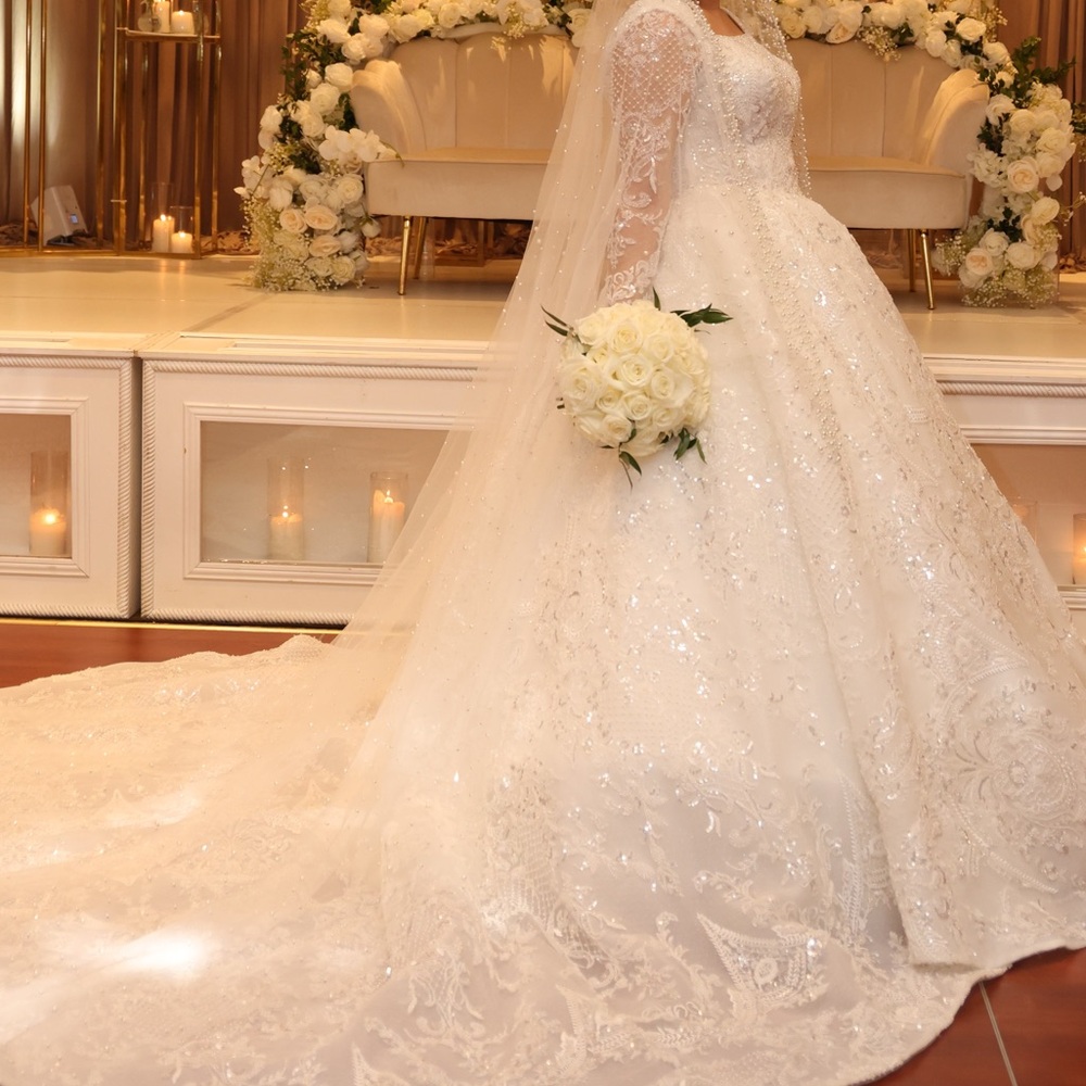 Elegant White Lace Wedding Dress